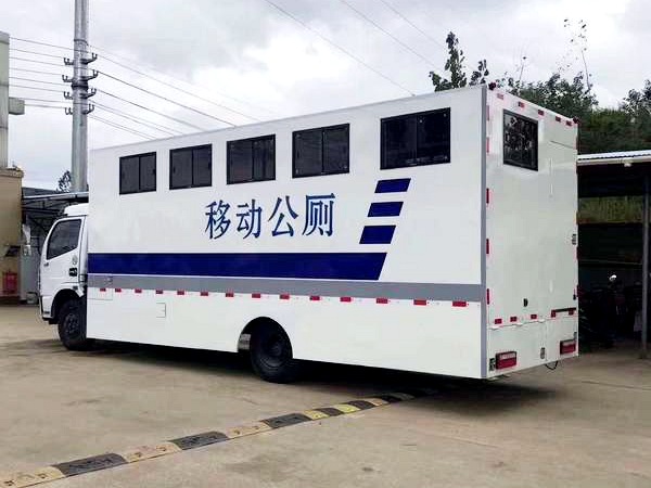 大型移動公廁車4-8個(gè)獨(dú)立衛(wèi)生間
